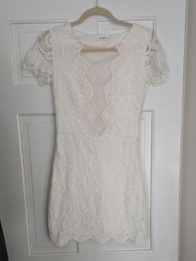 Storia Ivory Lace Mini Dress with Scalloped V-Neck.  Med